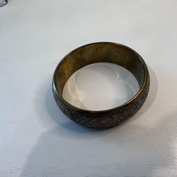 Vintage Metal Engraved Floral Wide Bangle Bracelet Flower Design Art Deco - Picture 4 of 12